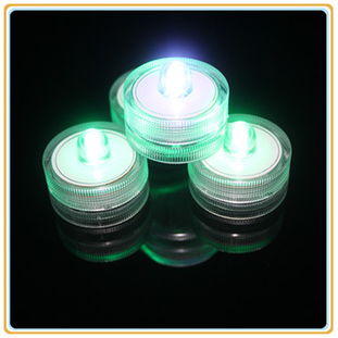 探秘發光潛水燈與防水蠟燭燈 節慶布置與潛水愛好者的新寵